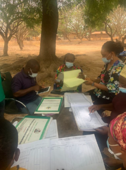 Private Sector Advisor Theresa Adaji conducting data validation exercise with private sector health
workers in Benue State.
Photo Credit (PMI-S) Nigeria